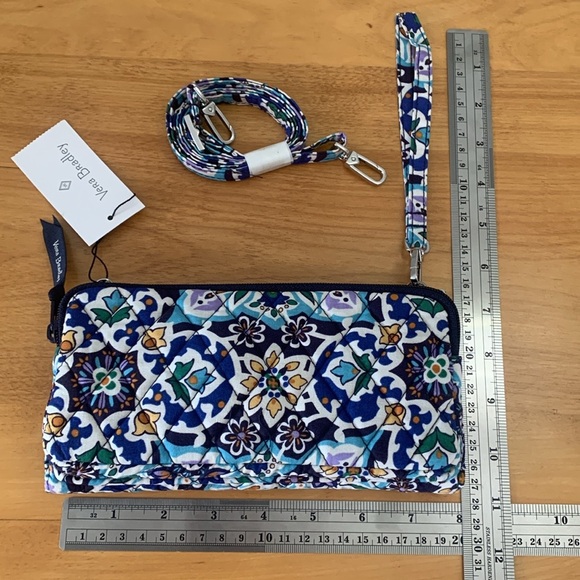 Vera Bradley RFID Wallet Crossbody Blue White "Lisbon Medallion Cool" NEW - Picture 3 of 10